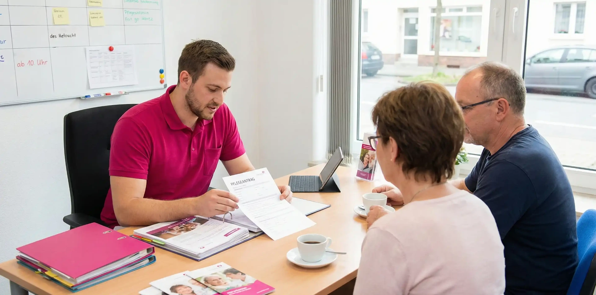 Pflegedienst berät Angehöre zum Pflegeantrag